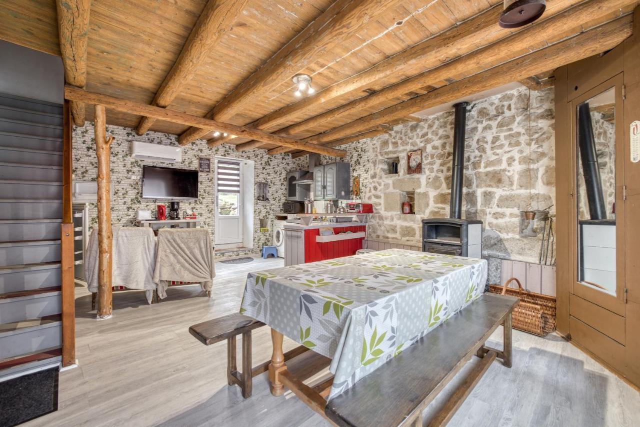 Maison Charmante A Valprivas Avec Jardin Prive. Esterno foto